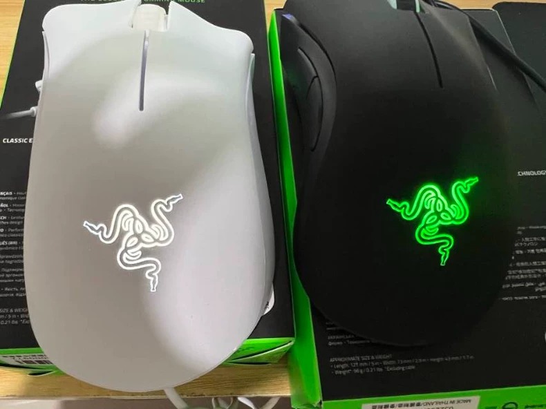 全新未拆封雷蛇炼狱蝰蛇标准版鼠标 海外版（外贸标准版）售价仅为国行1/3，功能和手感与国行一致，无溢价。  购买须知 1. 全国包邮（新疆、西藏、内蒙古等偏远地